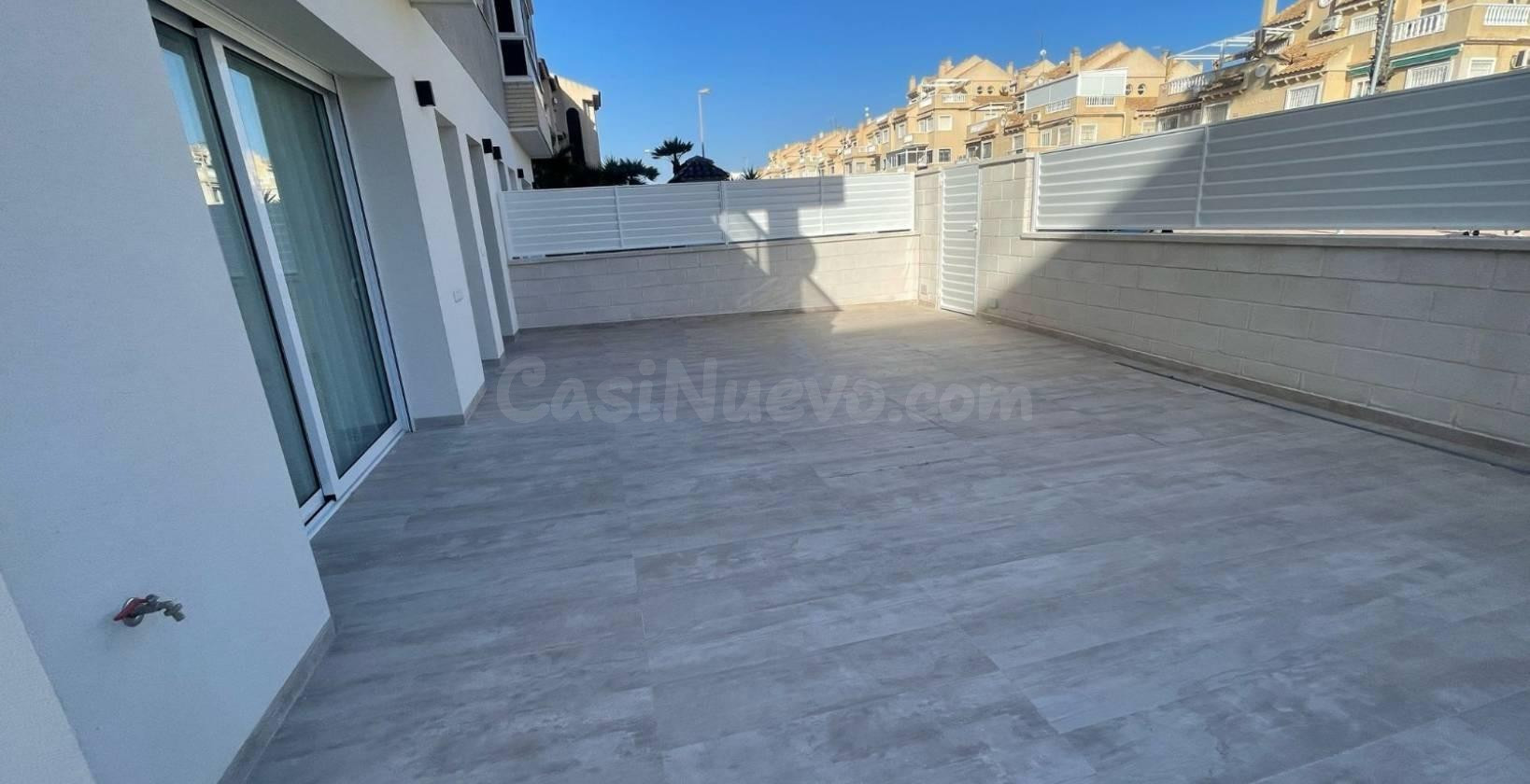 PLANTA BAJA 3 DORMITORIOS Y 2 BAÑOS EN TORREVIEJA - foto 3