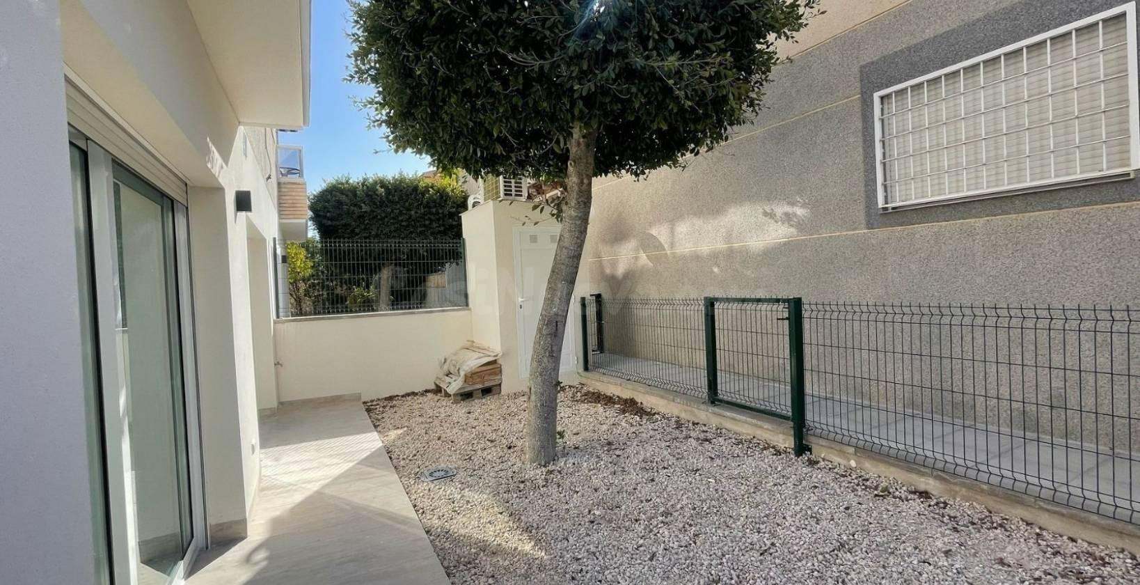 PLANTA BAJA 3 DORMITORIOS Y 2 BAÑOS EN TORREVIEJA - foto 4