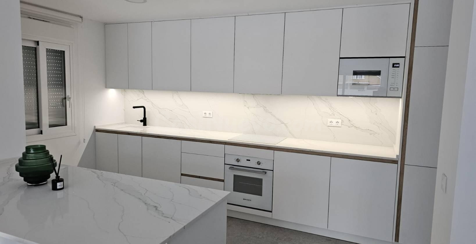 PLANTA BAJA 3 DORMITORIOS Y 2 BAÑOS EN TORREVIEJA - foto 5