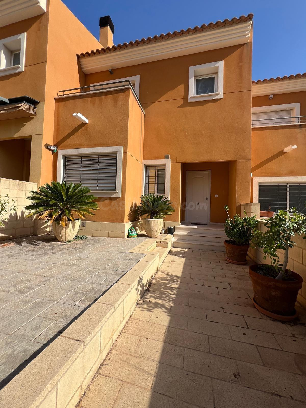 Adosado 3 habitaciones 189m² en alquiler - Comunidad valenciana