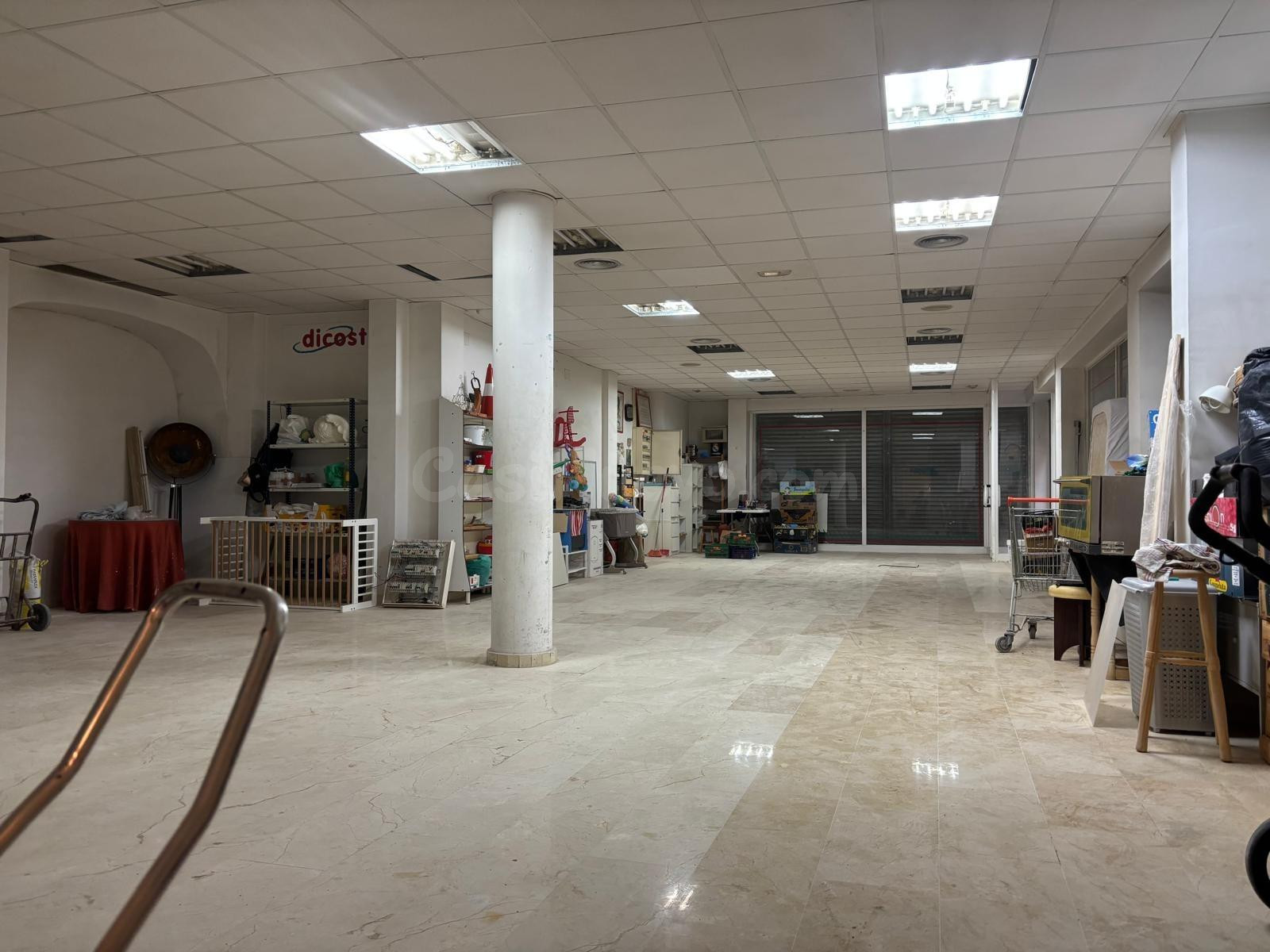 Local comercial 3 habitaciones 222m² en alquiler - Raval - P