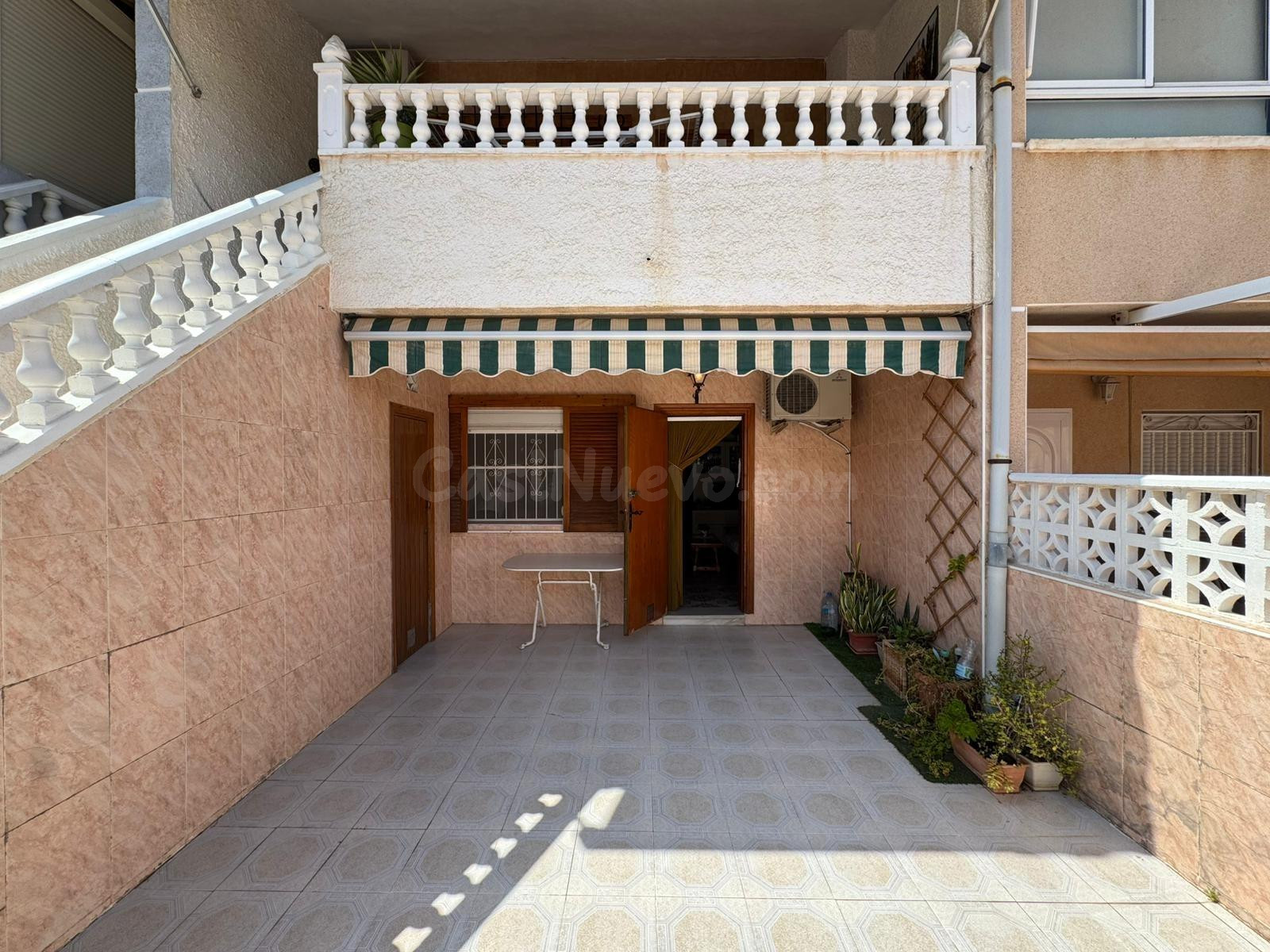 Bungalow planta baja con 3 dormitorios y 2 baños a 300m de P - foto 3
