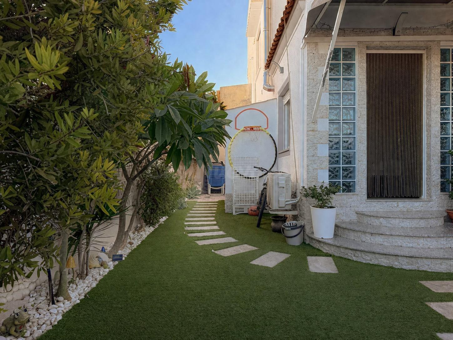 Increíble chalet pareado con diseño vanguardista en Aguas Nu - foto 3
