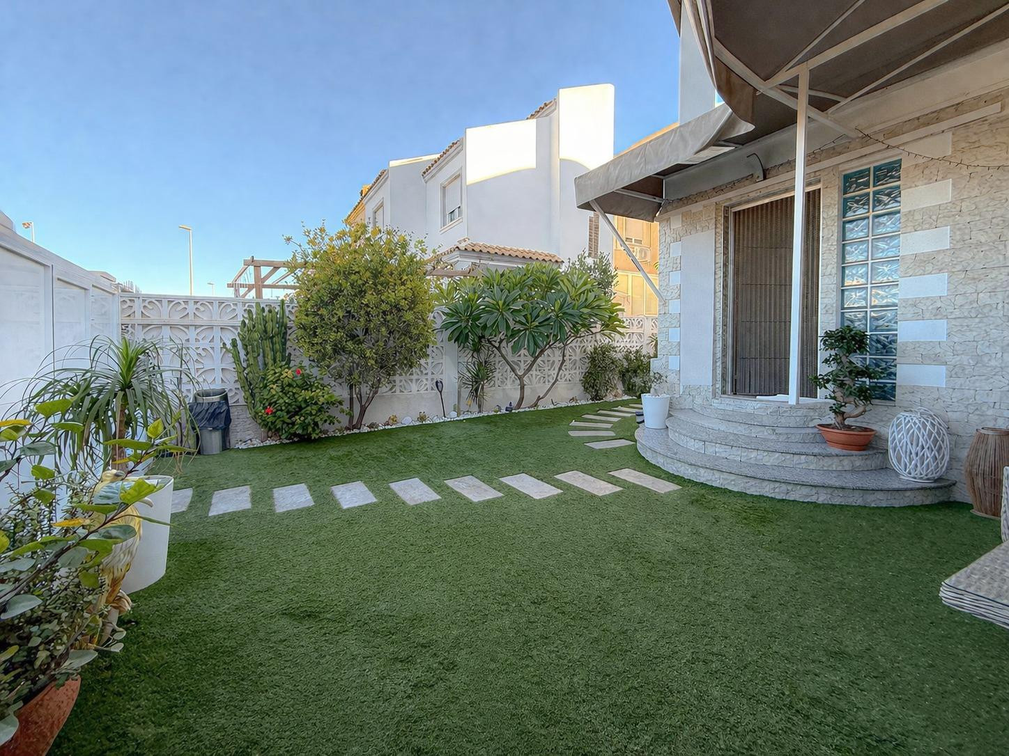 Increíble chalet pareado con diseño vanguardista en Aguas Nu - foto 4