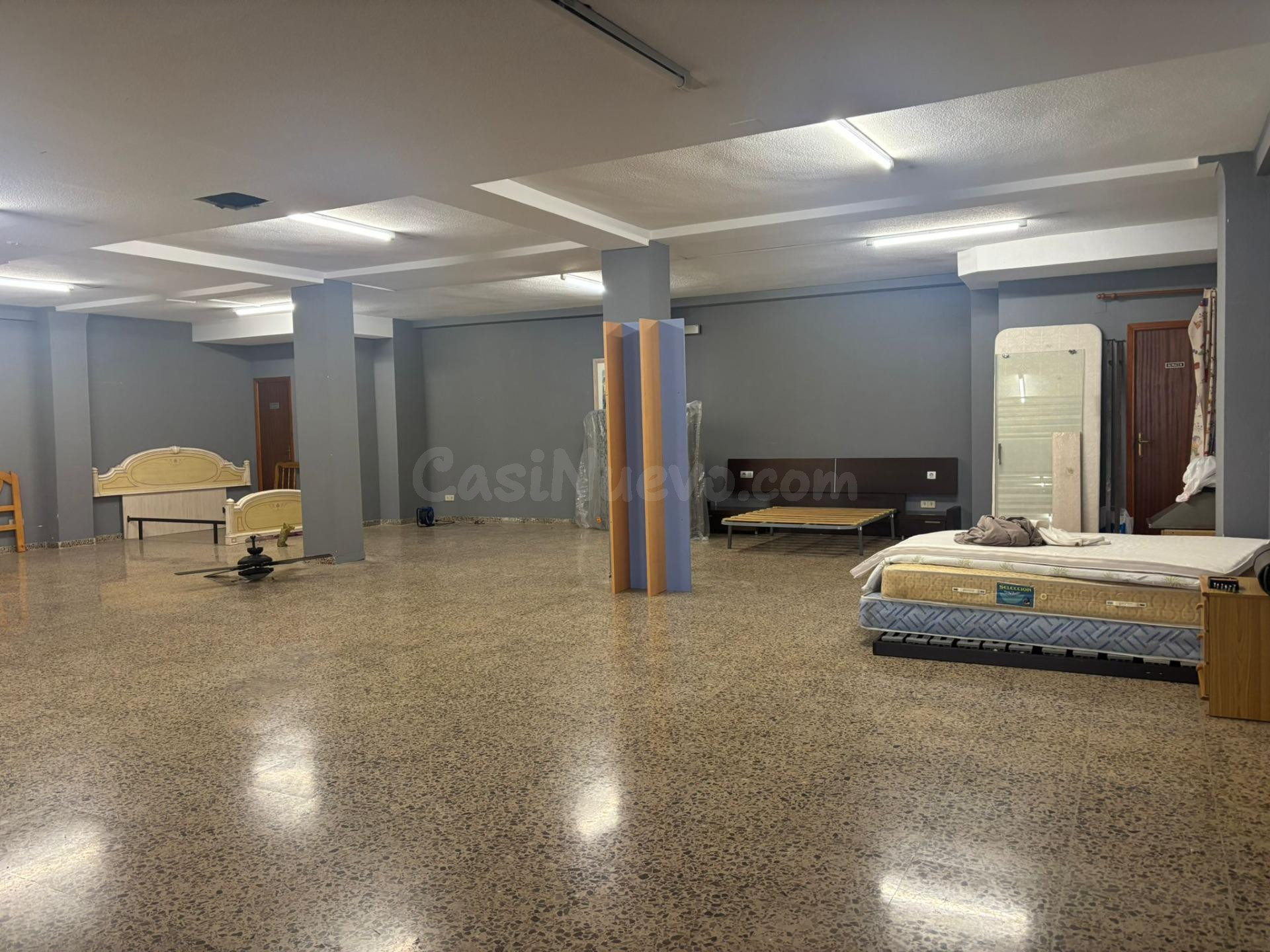 Local comercial 375m² en alquiler - Carrus
