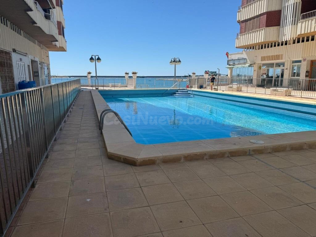 Precioso apartamento de 3 habitaciones en primera línea de playa.
