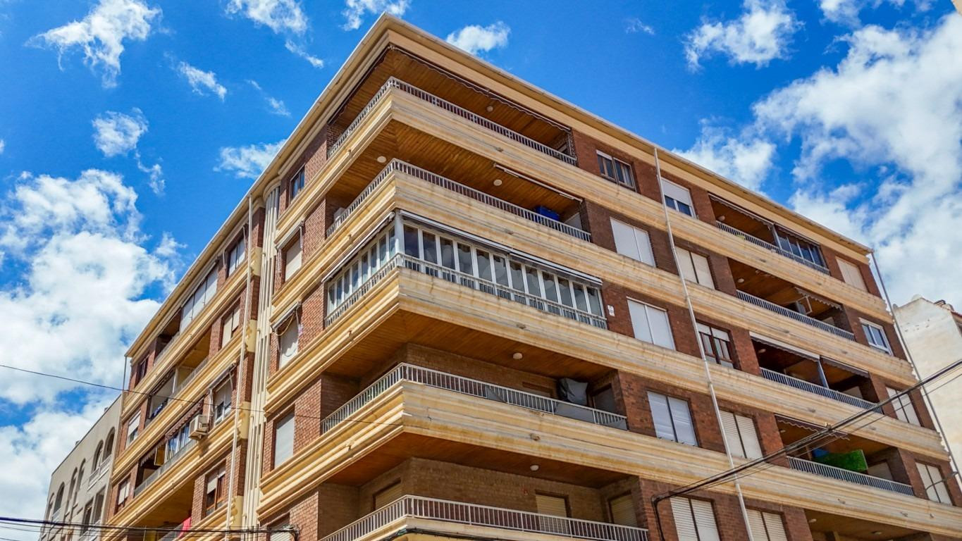 Luminoso apartamento de tres habitaciones cerca de la playa
