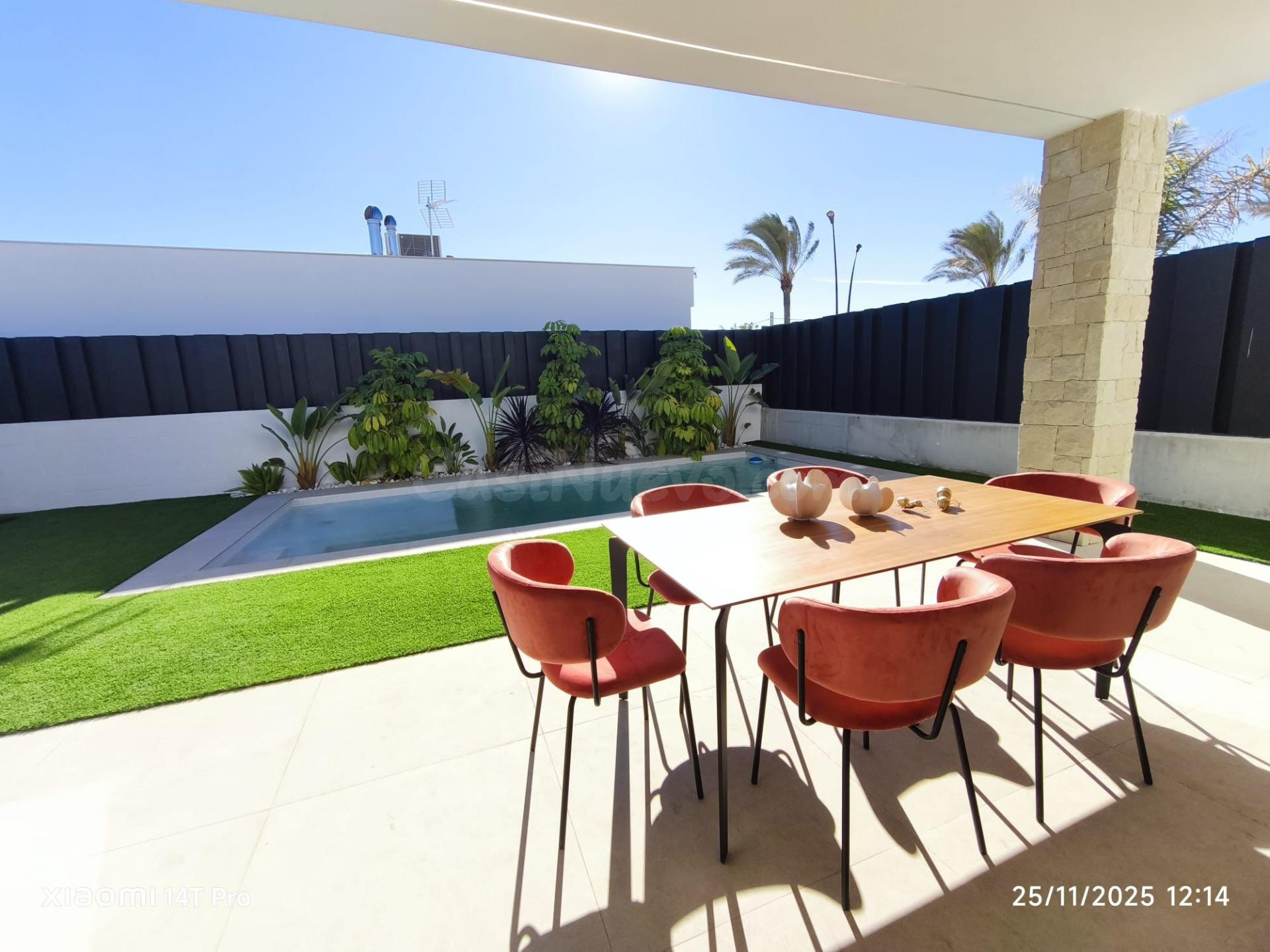 Exclusiva vivienda de Obra Nueva con piscina en La Quinta - foto 2