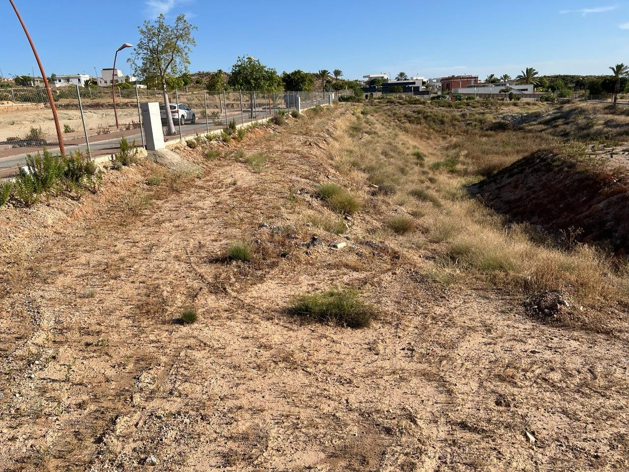 La Quinta: parcela urbana con todo preparado para construir - foto 4