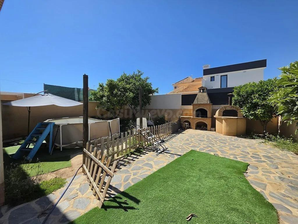 CHALET PAREADO EN AGUAS NUEVAS - ¡OPORTUNIDAD ÚNICA! - foto 3