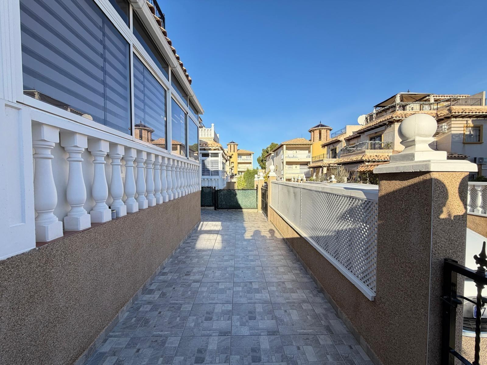 Adosado con solárium, terraza y garaje | Las Filipinas – Ori - foto 3
