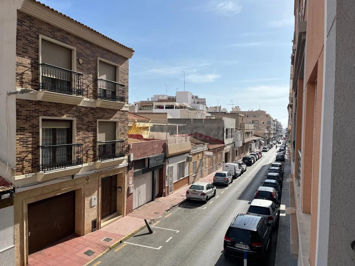 Amplio apartamento de 2 dormitorios en el centro de Torrevie