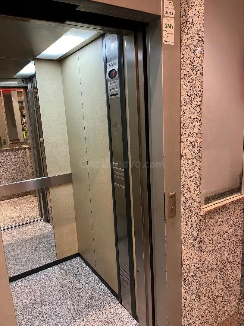Amplio apartamento de 2 dormitorios en el centro de Torrevie - foto 5