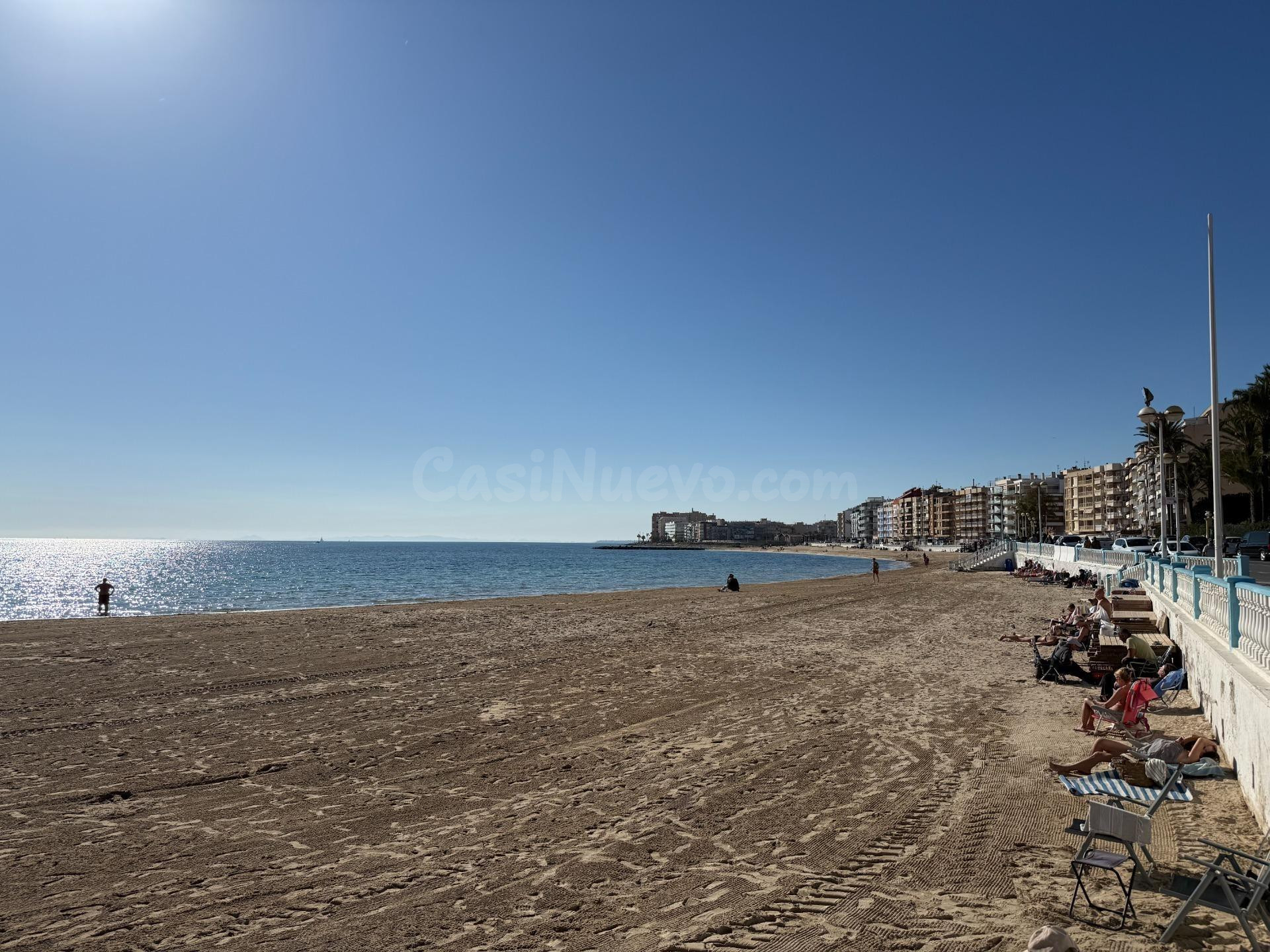 Apartamento de 2 dormitorios con vistas en Atalayas, a solo 300 metros de la Playa de los Locos