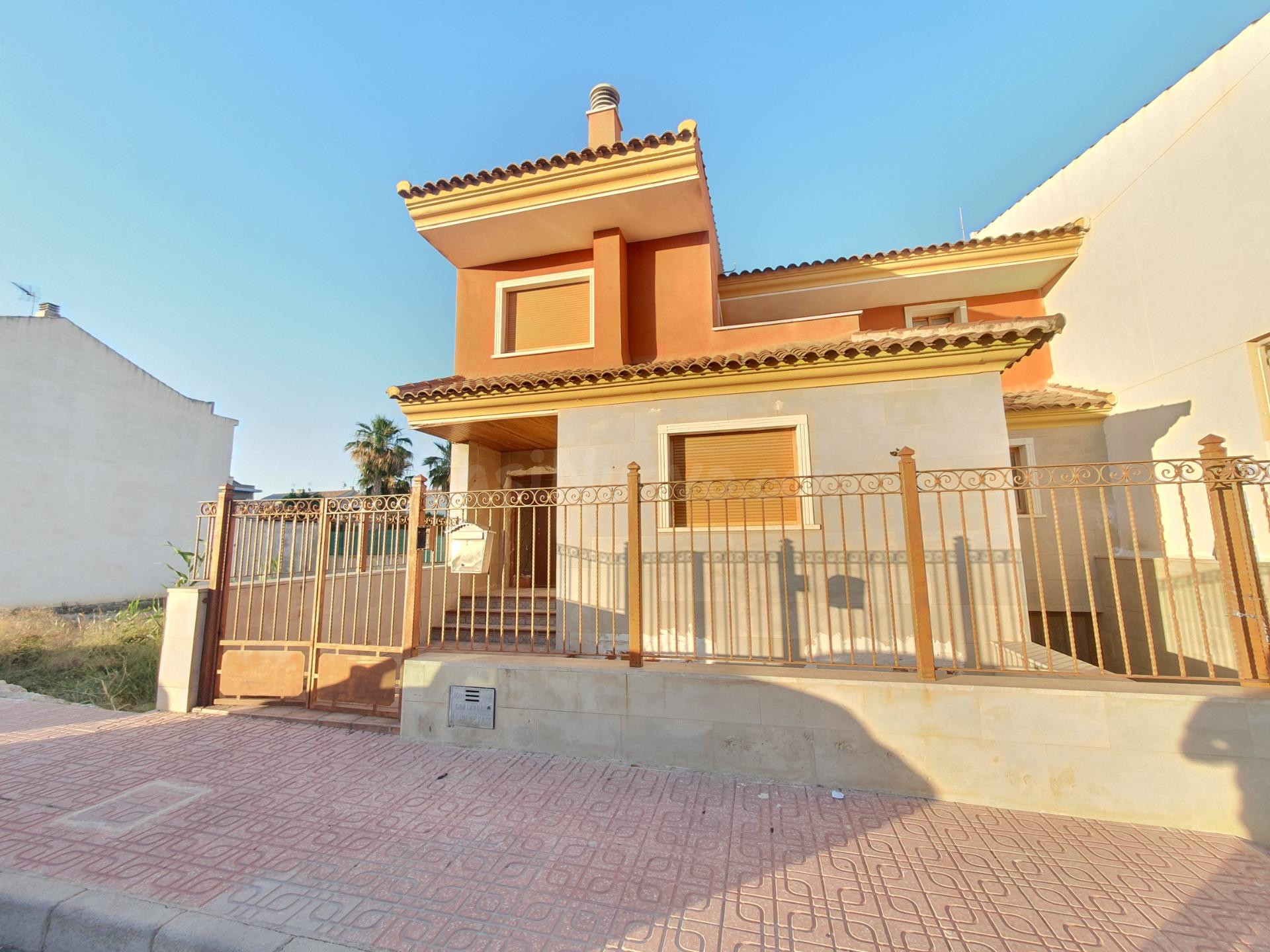 Chalet con piscina en la Urbanización la Tejera