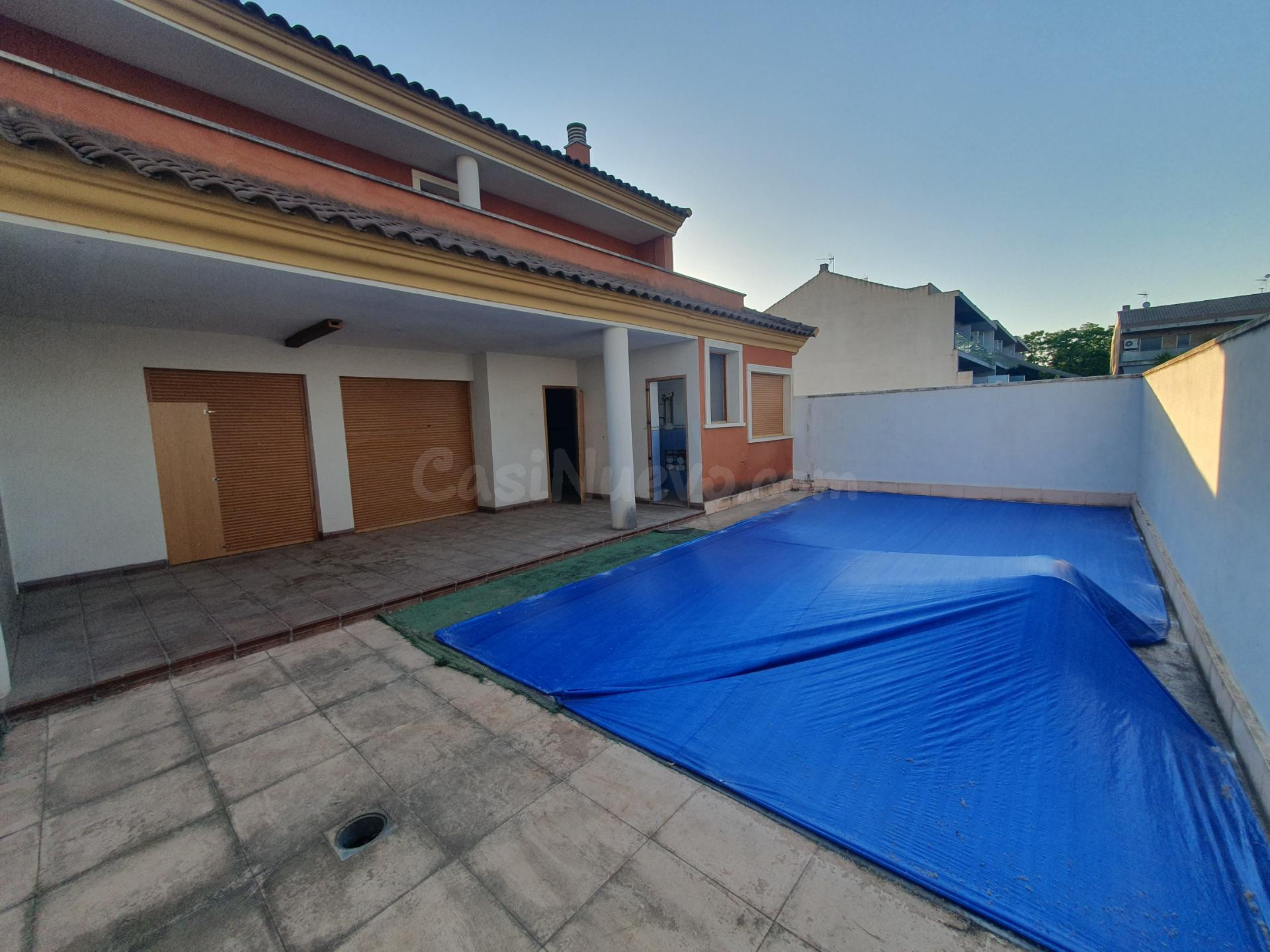 Chalet con piscina en la Urbanización la Tejera - foto 2