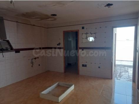 Chalet con piscina en la Urbanización la Tejera - foto 4