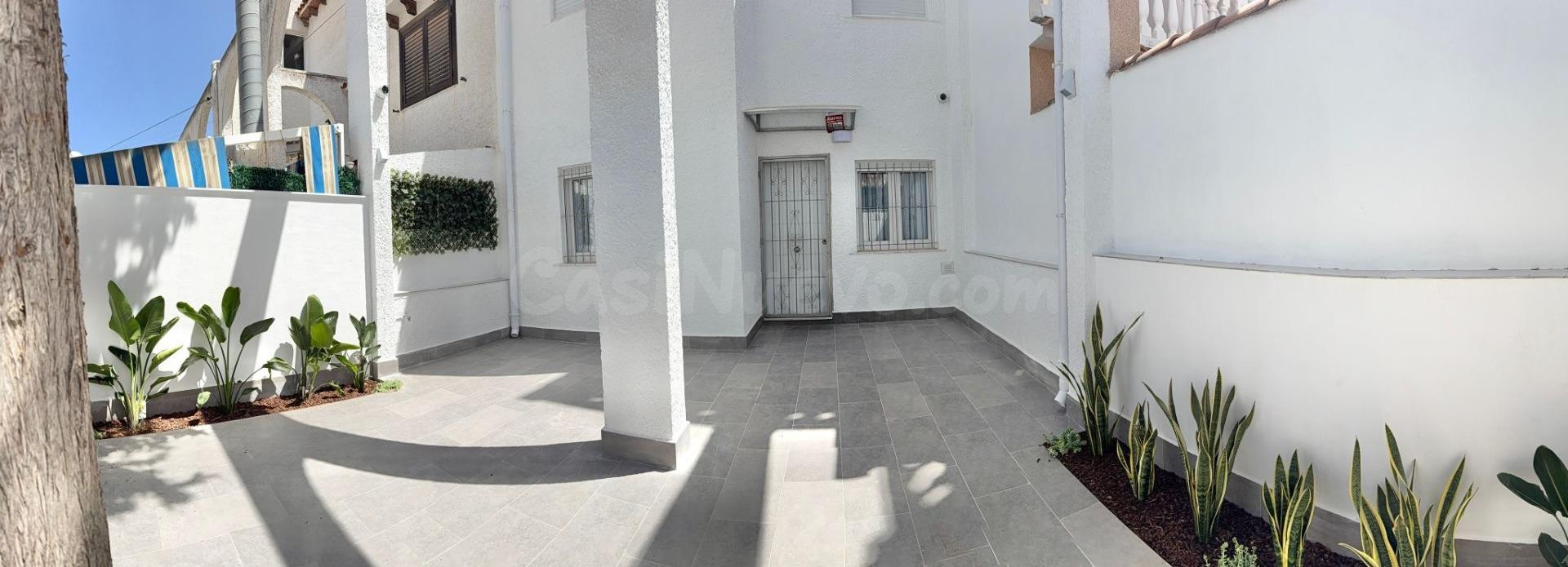 Acogedor Bungalow de 3 dormitorios con terraza en Calas Blan