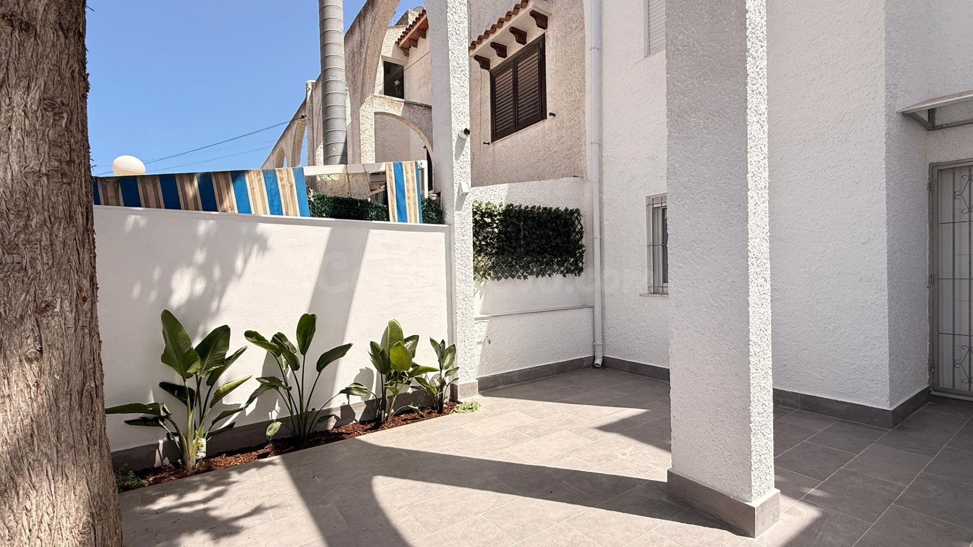 Acogedor Bungalow de 3 dormitorios con terraza en Calas Blan - foto 3