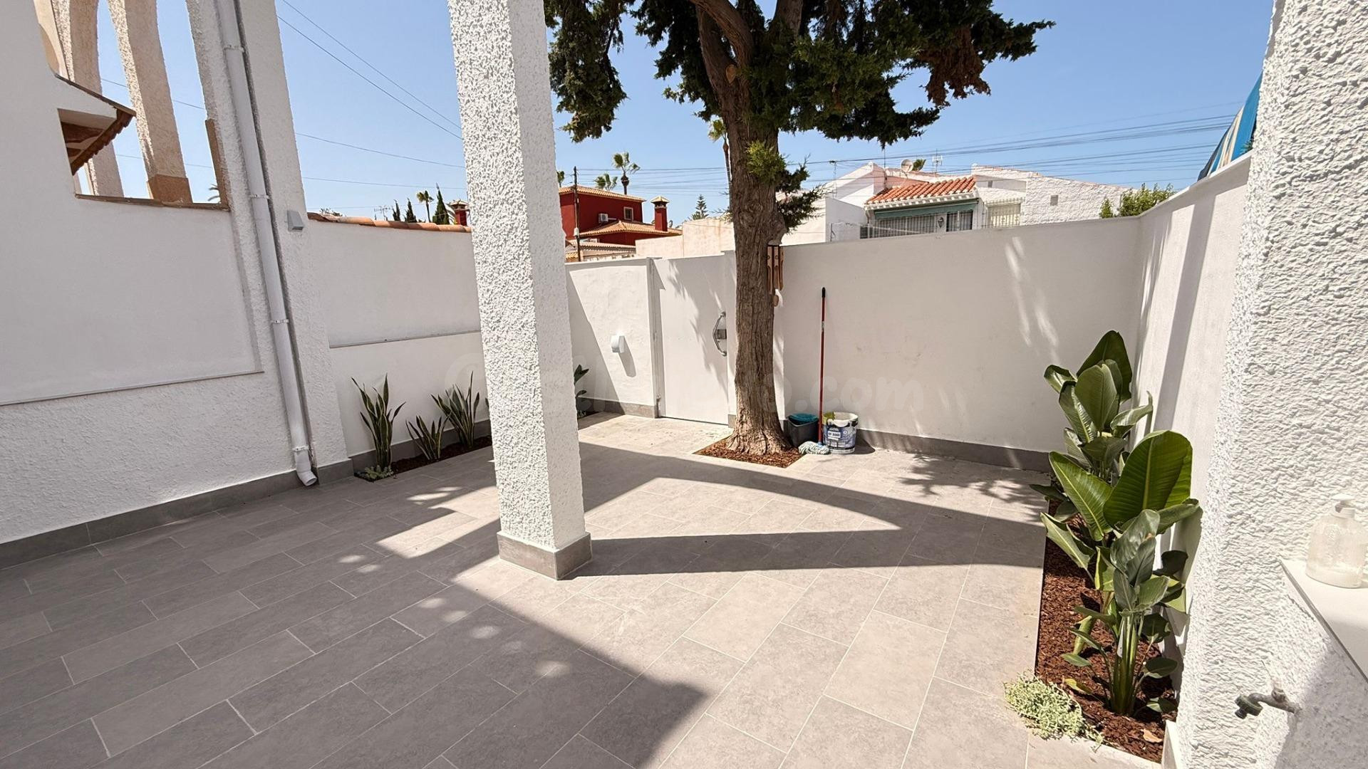 Acogedor Bungalow de 3 dormitorios con terraza en Calas Blan - foto 4