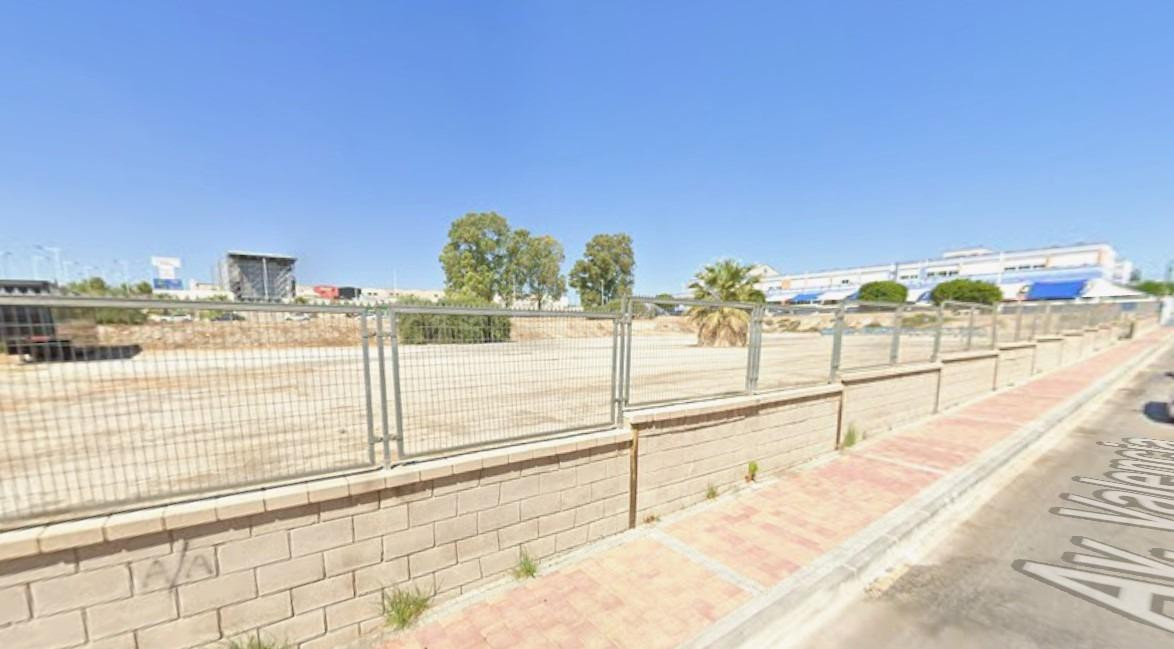 Solar de alta densidad junto al Colegio Salzillo