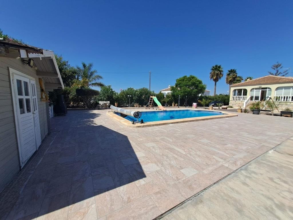 Excepcional Villa de 6 Dormitorios en Parcela de 3.000 m2 —  - foto 5