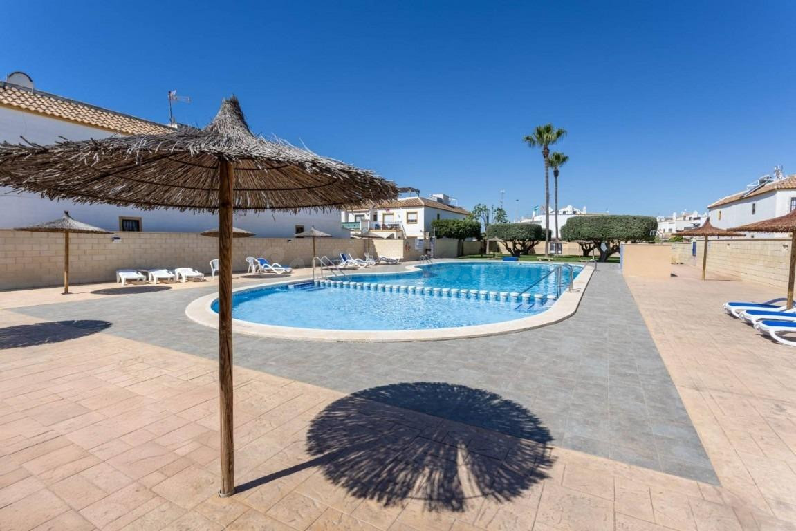 Apartamento de 3 Dormitorios en Torrevieja, Alicante (Costa Blanca)