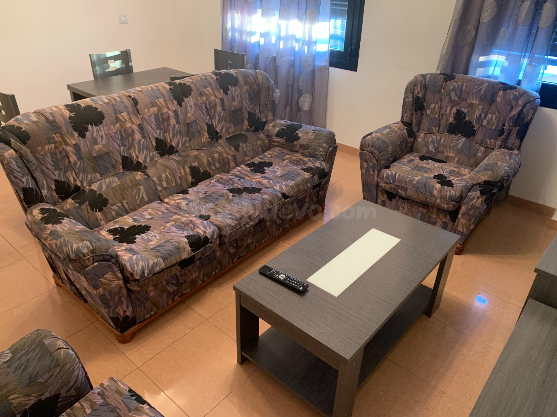Bonito duplex con terraza, 4 dormitorios y 2 baños. Fibra op - foto 2