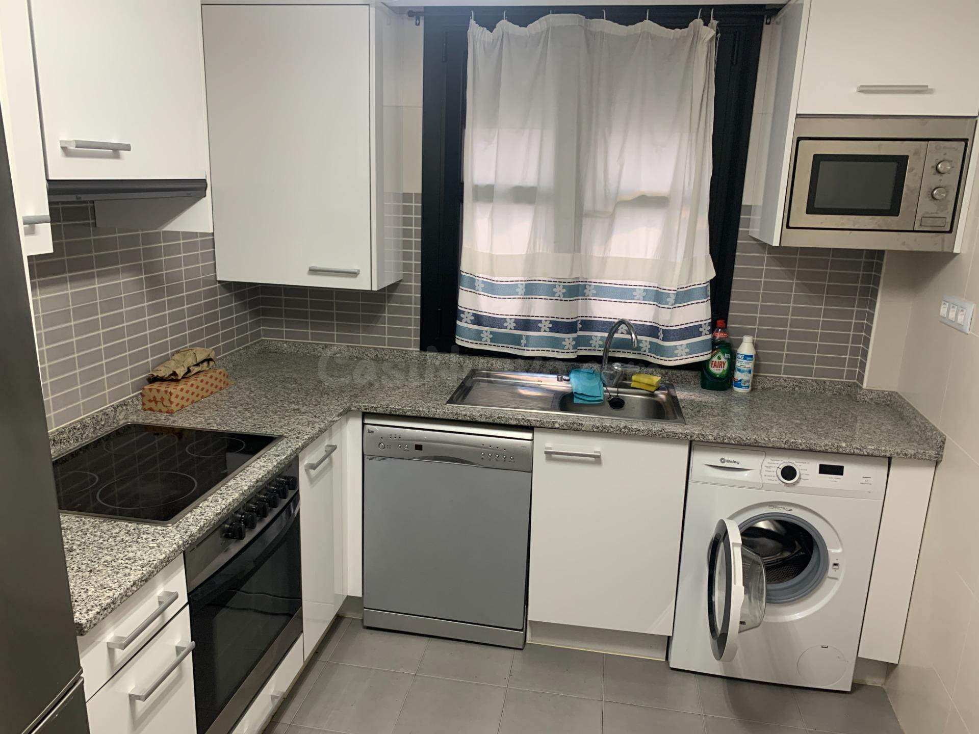 Bonito duplex con terraza, 4 dormitorios y 2 baños. Fibra op - foto 3