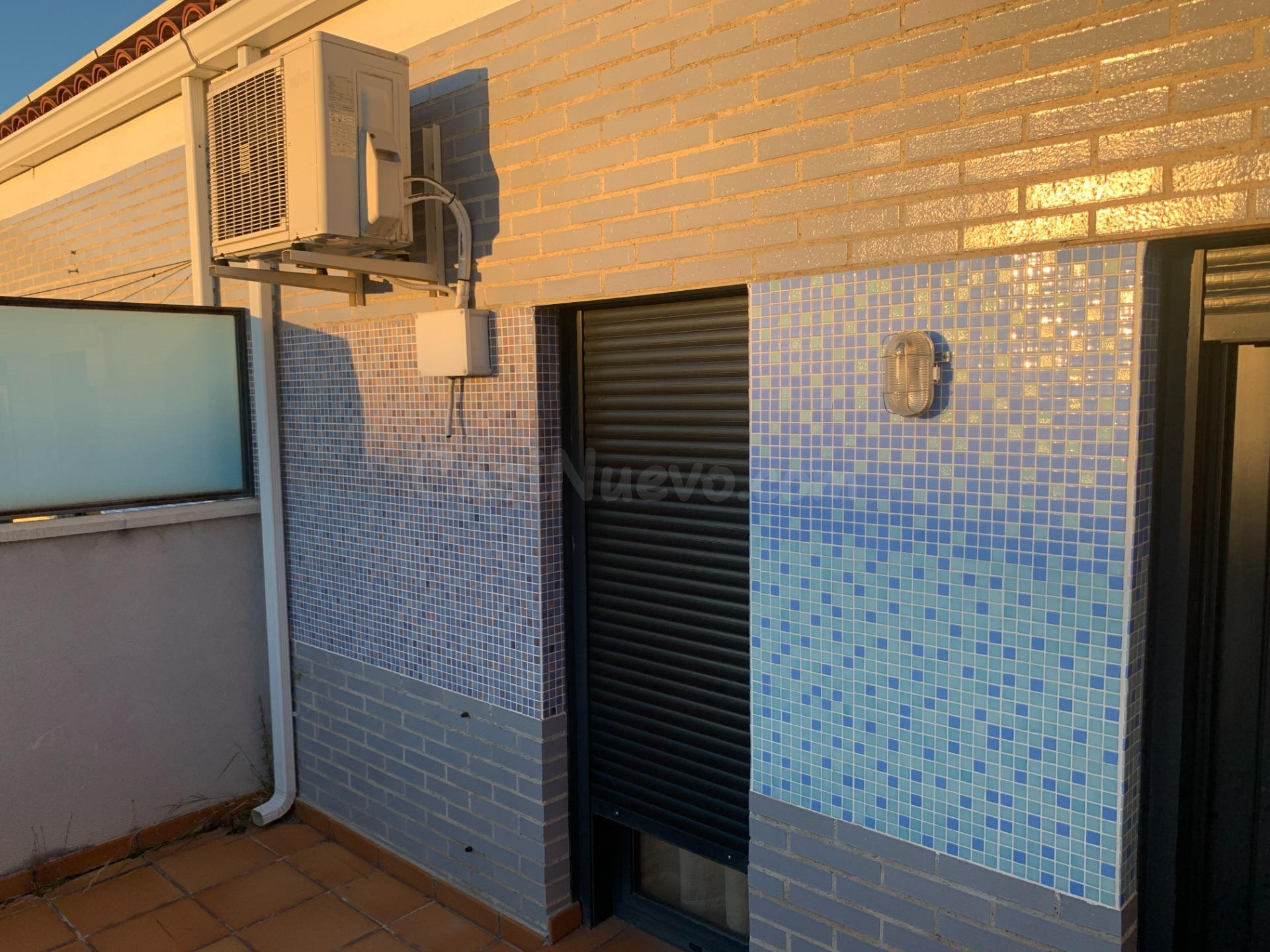 Bonito duplex con terraza, 4 dormitorios y 2 baños. Fibra op - foto 4