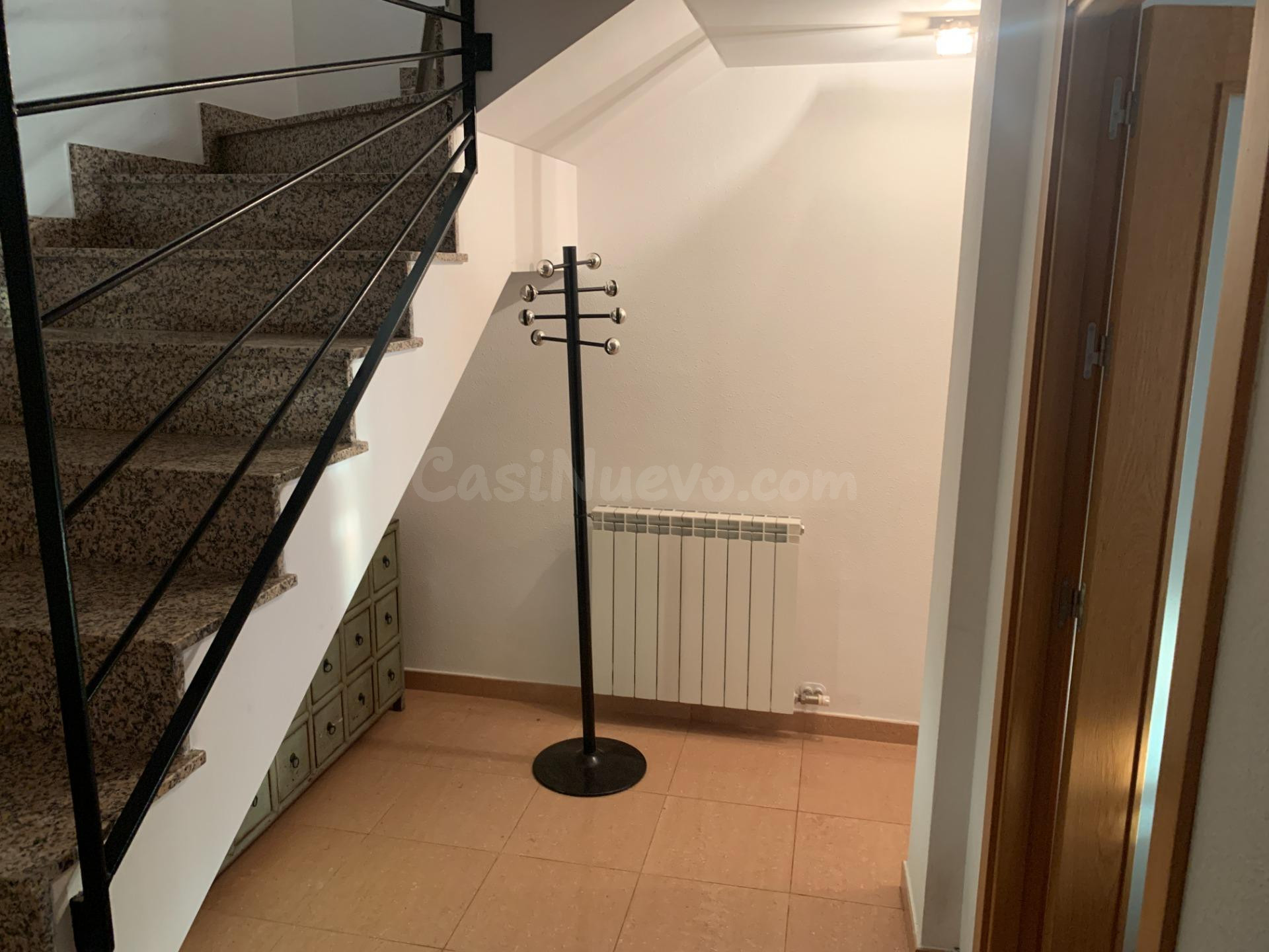 Bonito duplex con terraza, 4 dormitorios y 2 baños. Fibra op - foto 5