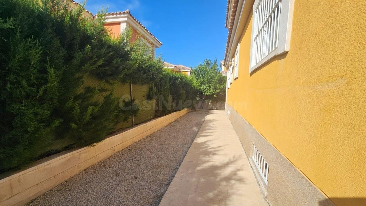 ALQUILER DE CHALET INDEPENDIENTE EN LOS OLIVOS - foto 2