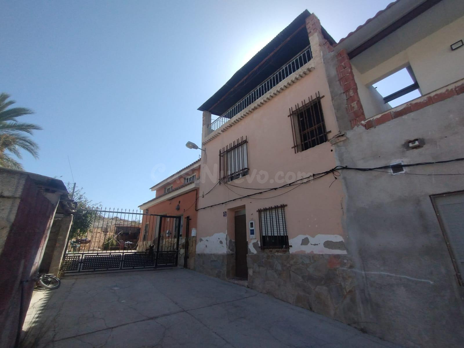 Casa de dos plantas en Las Pullas