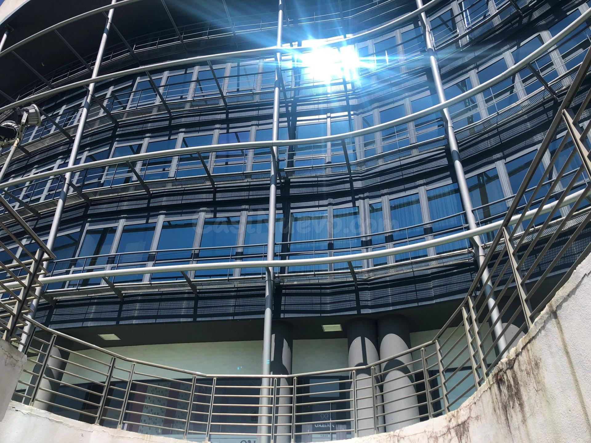 Local 158,24 m2 en venta o alquiler,  en "Edificio Azabache" Palmones
