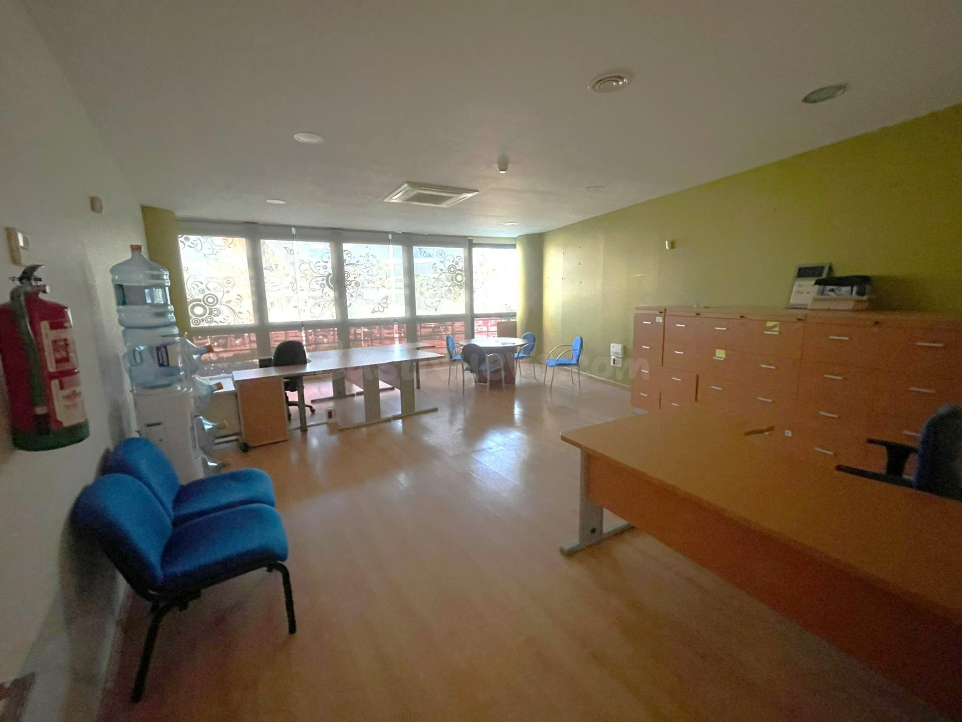 SE VENDE OFICINA AMUEBLADA EN UNO DE LOS CENTROS DE NEGOCIOS - foto 2