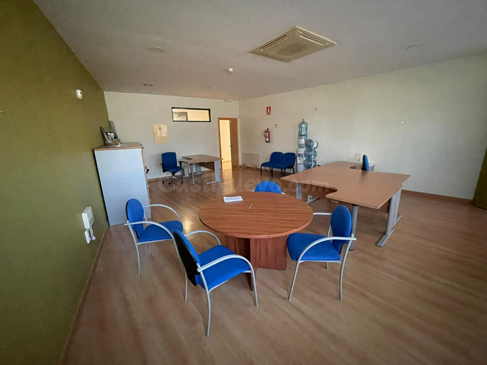 SE VENDE OFICINA AMUEBLADA EN UNO DE LOS CENTROS DE NEGOCIOS - foto 3