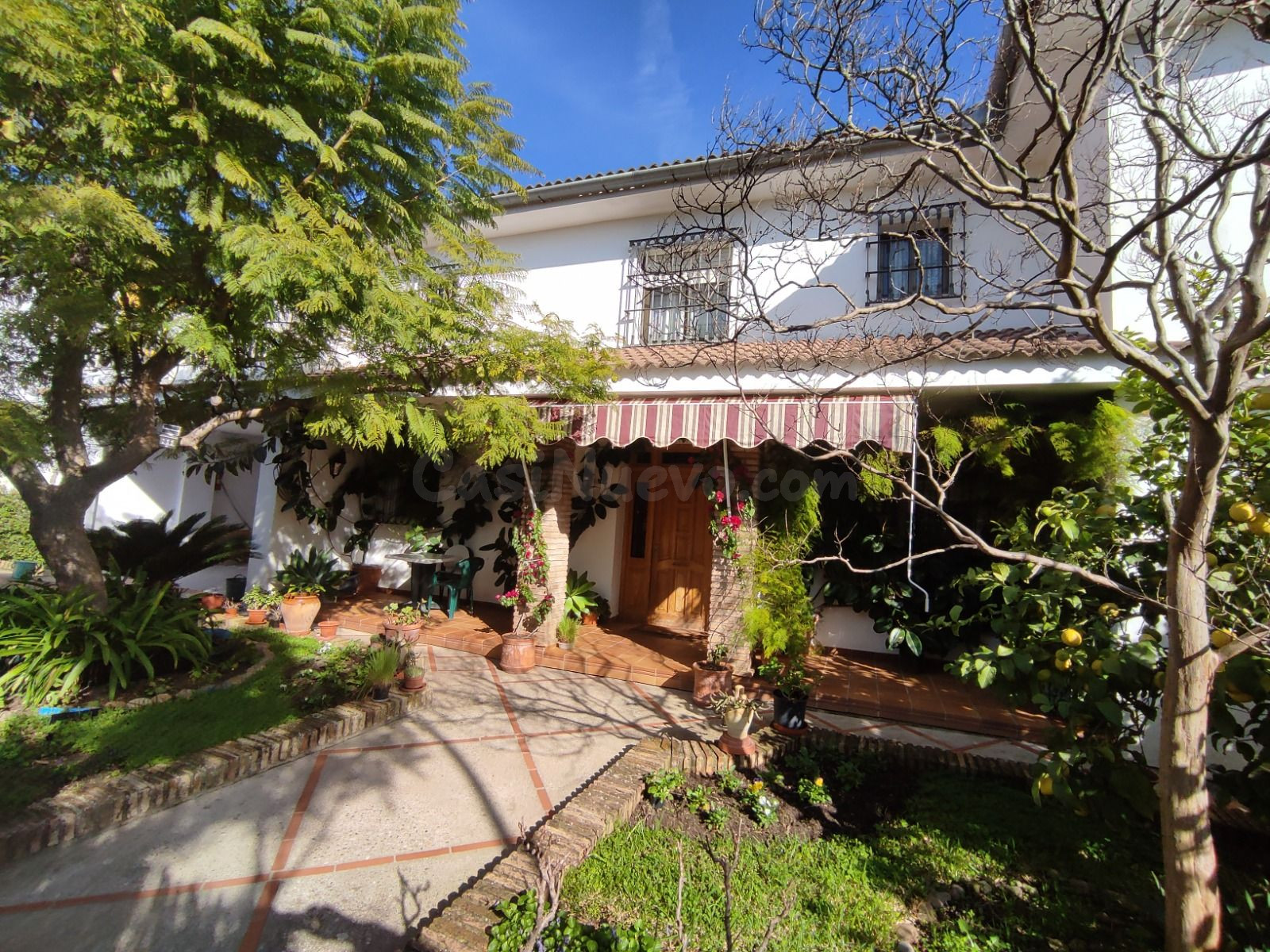 Exclusivo chalet independiente con gran parcela y piscina pr