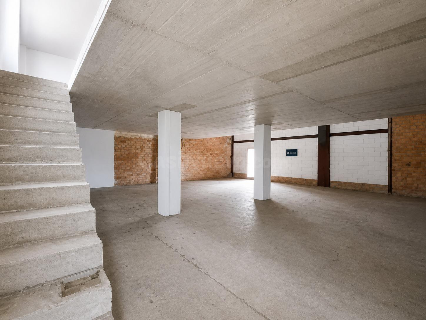 Local comercial en alquiler y venta – Primera línea del Vial