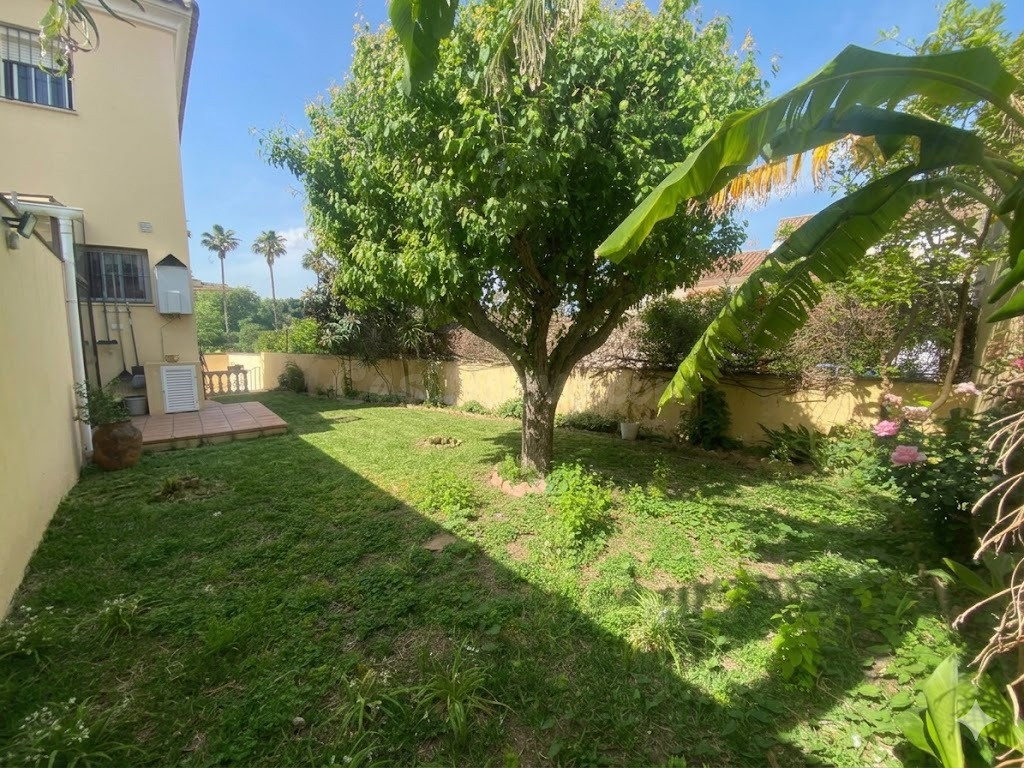 Precioso chalet pareado con 4 dormitorios y jardín en zona S - foto 5