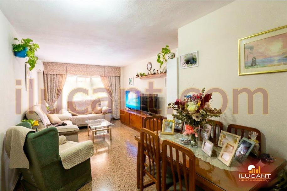 Altozano. Doble patio. Luminoso. Entrar A Vivir. Amplitud y Confort.