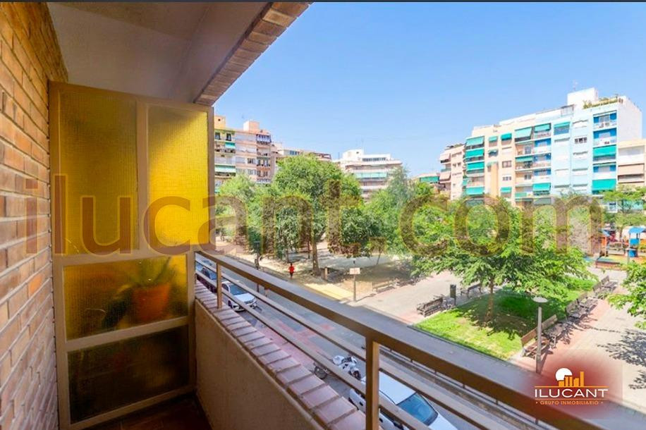 Carolinas Altas-Balcon- Patio de 14m2 - Luminoso- Amplio-Pla