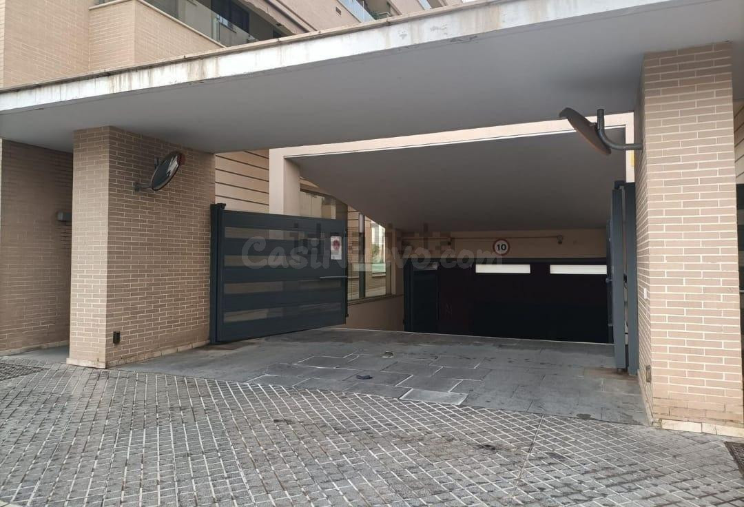 Plaza de Garaje junto a la Glorieta Amadora