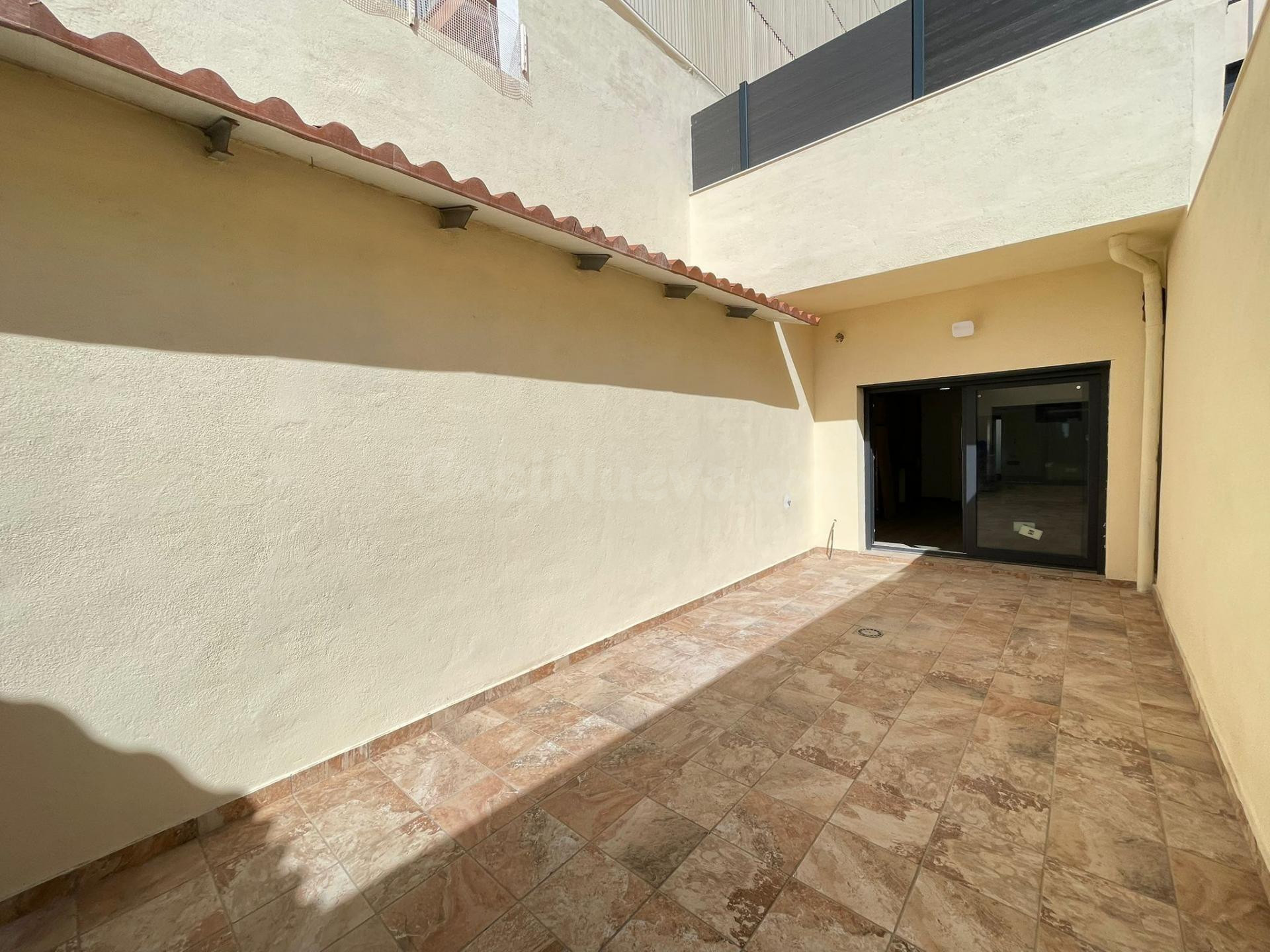 PLANTA BAJA CON PATIO EN CA N'AURELL - foto 2