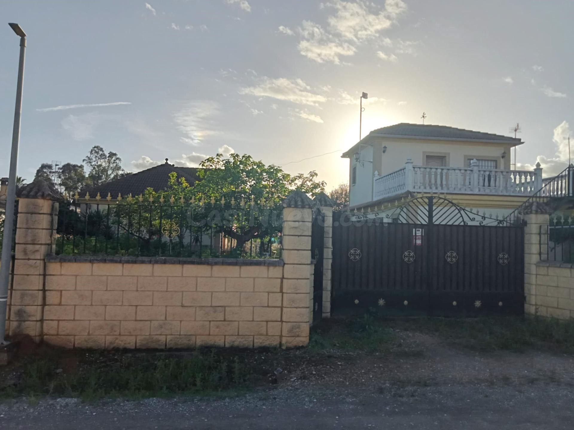 Encantador Chalet con dos viviendas y piscina en Higuerón – La Barquera ( NO HIPOTECABLE )