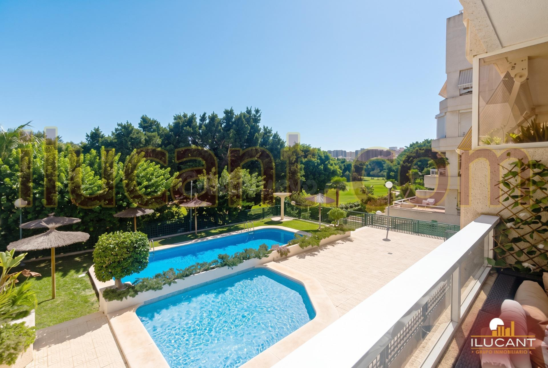 EXCLUSIVO PISO CON GRAN TERRAZA Y VISTAS EN ALICANTE GOLF
