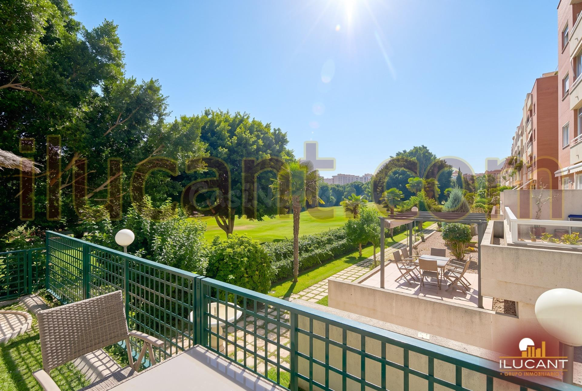 EXCLUSIVO PISO CON GRAN TERRAZA Y VISTAS EN ALICANTE GOLF - foto 2