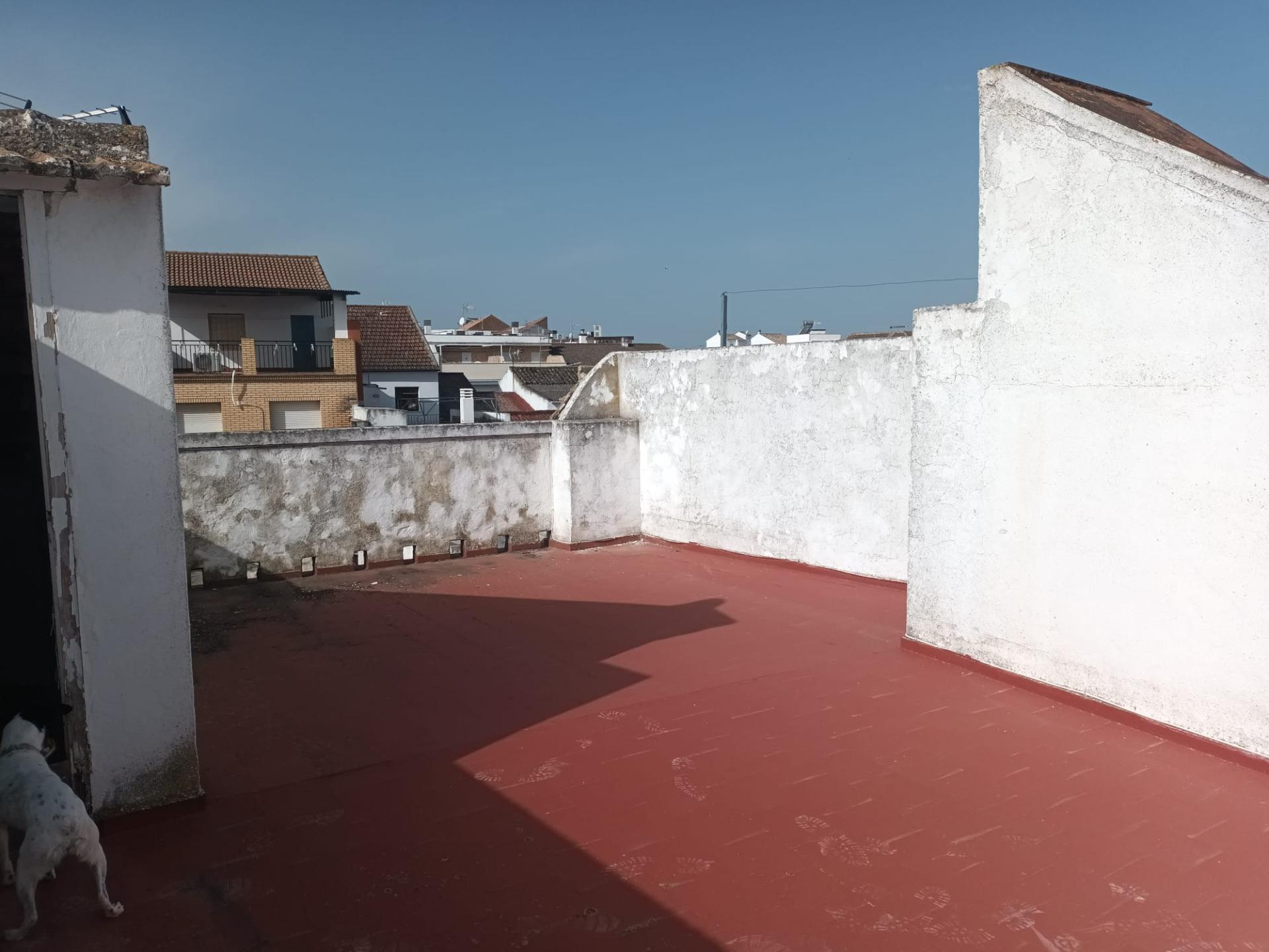 Casa de 3 plantas en venta en pleno centro de Fernán Núñez - foto 3