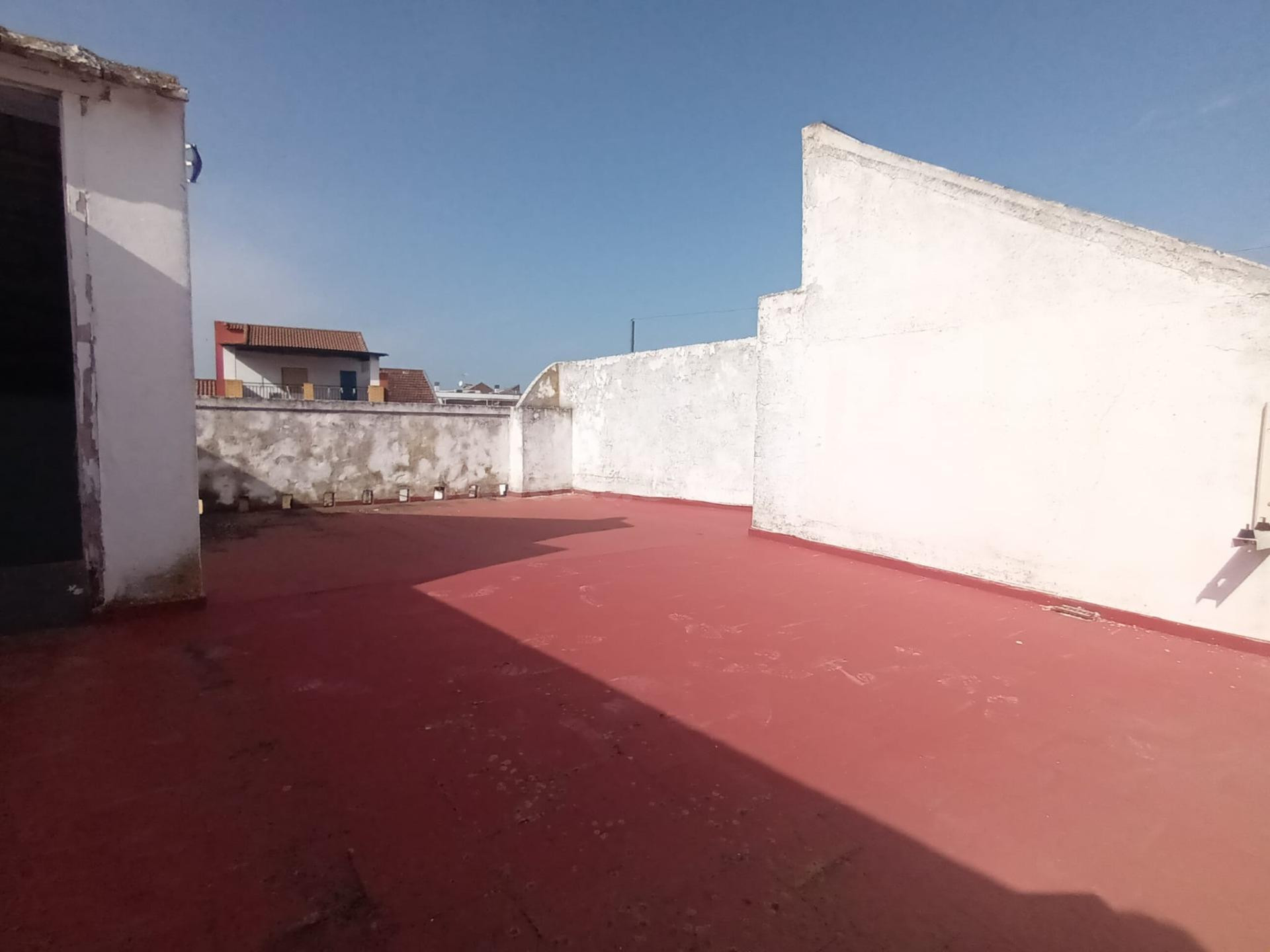 Casa de 3 plantas en venta en pleno centro de Fernán Núñez - foto 5