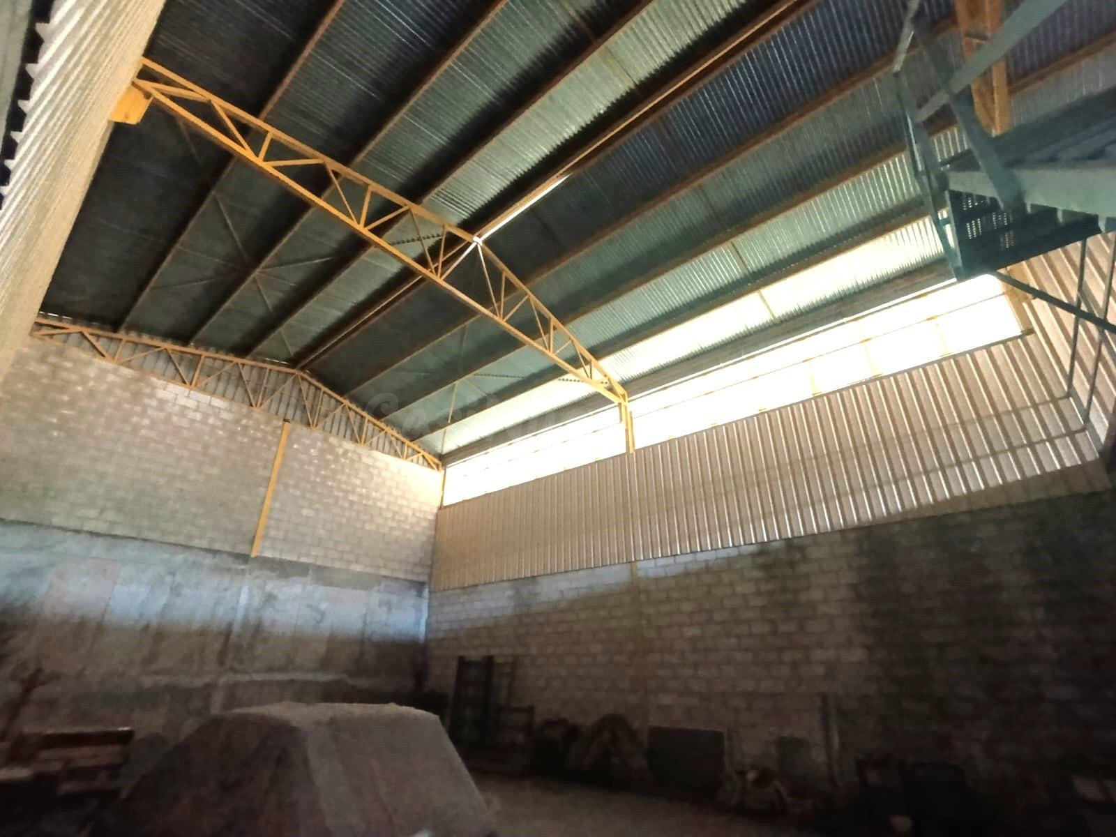 Nave industrial estratégica en Polígono de Pedroches - foto 2