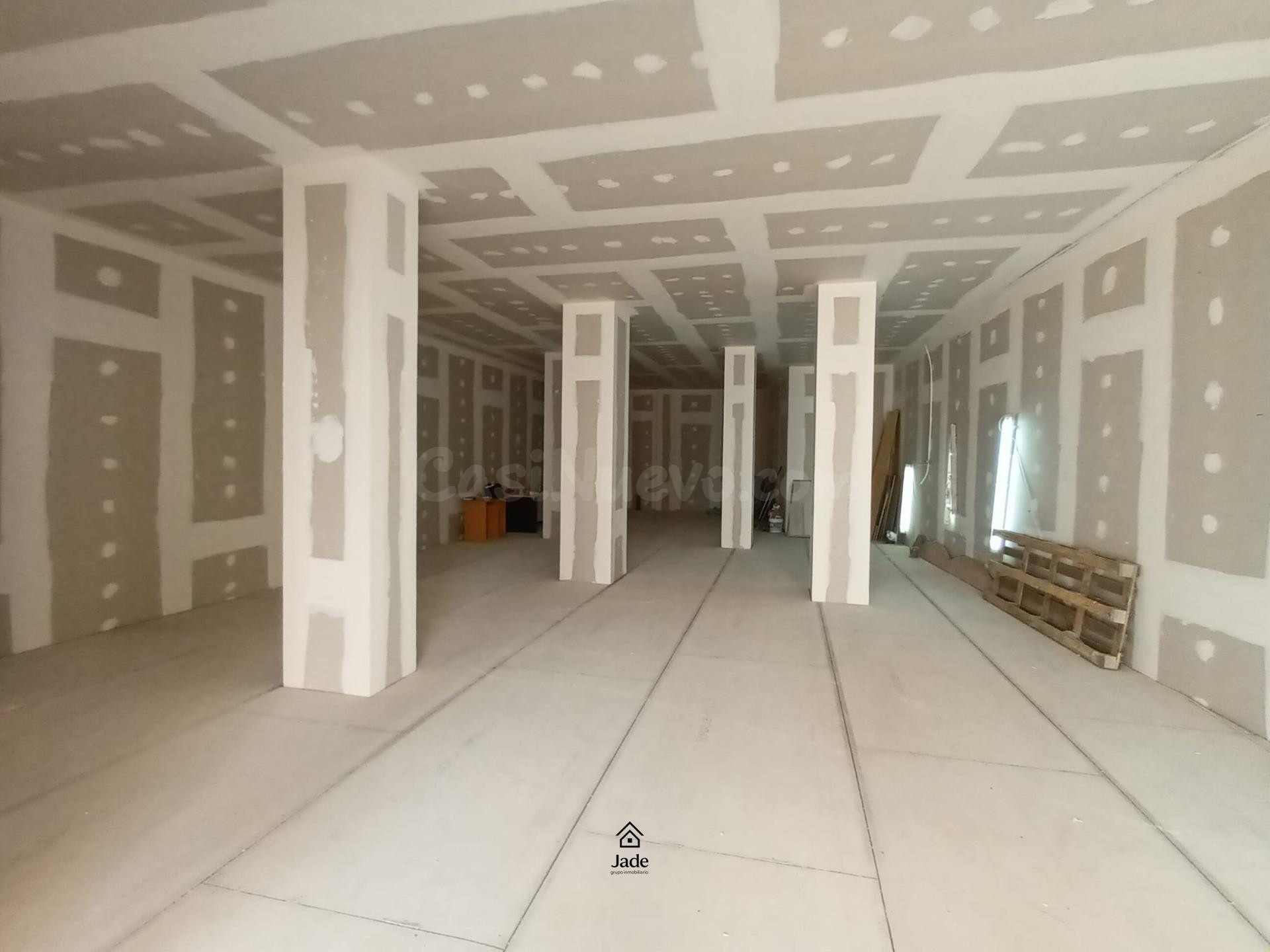 Local comercial recién reformado junto a la emblemática Plaza de la Corredera y al Ayuntamiento de Cordoba